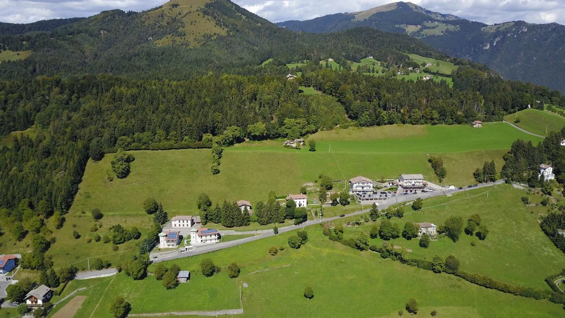 Sette Colli Mountain Lake Iseo Hospitality Bossico Italien